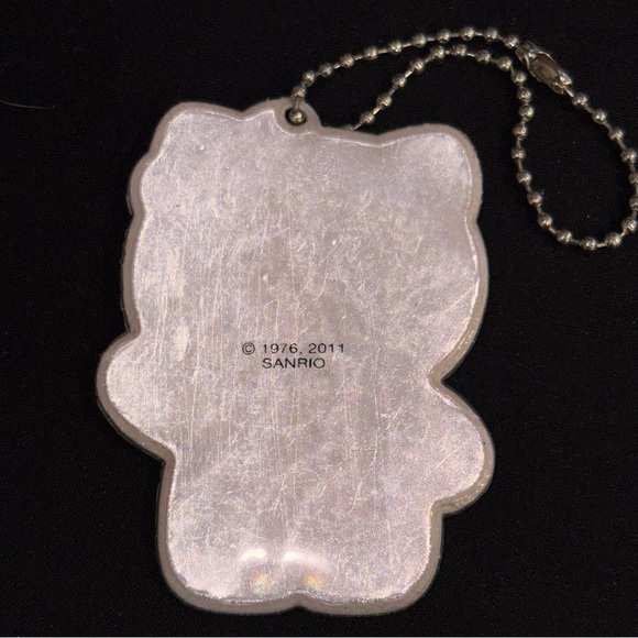 Hello Kitty Reflector Keychain - Picture 4 of 4